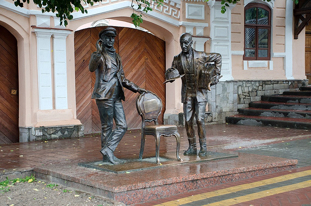 Памятник Остапу Бендеру в Чебоксарах